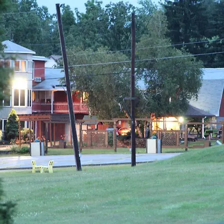 Red Barn Village Bed & Breakfast-2
